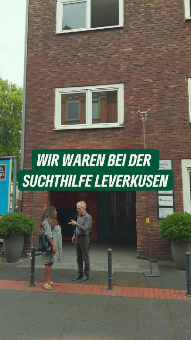 Was leistet die Suchthilfe eigentlich alles? Ziemlich viel – und das oft mit begrenzten Ressourcen.

Unsere Landtagskandidatin und sozialpolitische Sprecherin der Stadtratsfraktion, @rupy_david, hat gemeinsam mit Frank Drewniok, Vorstandsmitglied der GRÜNEN Leverkusen, die Suchthilfe Leverkusen besucht und dabei einen spannenden Einblick in die vielfältige Arbeit bekommen: von Prävention über Beratung bis hin zur intensiven Unterstützung von Menschen in schwierigen Lebenssituationen. Besonders hat sie dabei beeindruckt, wie breit das Angebot ist und mit wie viel Engagement diese wichtige Arbeit für Leverkusen geleistet wird.

Vielen Dank an die Fachleitung und die Geschäftsführung für das offene Gespräch und die Zeit! 💚