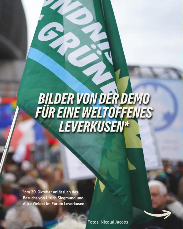 Die AfD und die ESN wollten ihre rechtsextremen Parolen ungestört in Leverkusen verbreiten. Aber da haben sie die Rechnung ohne uns gemacht! ✊💚

Gemeinsam mit über 1.500 Menschen haben wir gestern lautstark gezeigt, dass wir rechtsextreme Hetze nicht unwidersprochen lassen. Für Demokratie, Vielfalt und eine weltoffene Gesellschaft!

Vom Rathaus ging es zum Forum Leverkusen, wo die rechtsextreme ESN zu einem Europa-Kongress eingeladen hatte. Unter den angekündigten Gästen waren auch die AfD-Politiker*innen Alice Weidel und Ulrich Siegmund.

Zum Abschluss wartete am Rathaus noch ein echtes Highlight auf uns: Die Bläck Fööss sorgten für einen musikalischen Ausklang! 🎶

Danke an alle, die gestern mit uns auf der Straße waren. Leverkusen bleibt bunt! 💚
