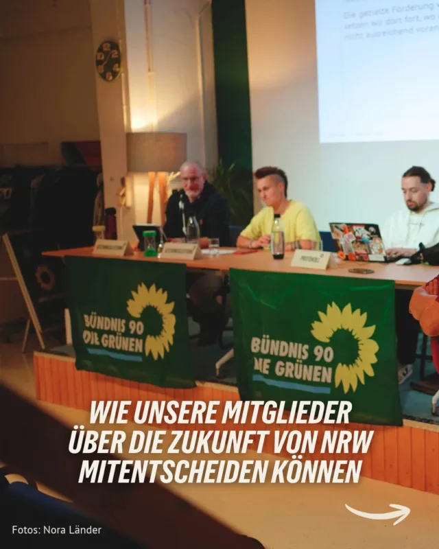 Am Dienstag haben wir uns im TREIBHAUS getroffen, um über den Entwurf für das Landtagswahlprogramm 2027 zu beraten. 🌻

Im Vorfeld hatten unsere Mitglieder und Arbeitsgemeinschaften insgesamt zwölf Änderungsanträge eingebracht. Dabei ging es unter anderem um Klimaschutz, Mobilität, Bildung, Kinder und Jugendliche sowie Kunst und Kultur.

Über alle Anträge haben wir ausführlich diskutiert und abgestimmt. **Elf der zwölf Änderungsanträge wurden angenommen** und gehen jetzt in den weiteren Programmprozess auf Landesebene.

Vom 13. bis 15. November kommen die GRÜNEN NRW in Essen zur Landesdelegiertenkonferenz zusammen. Dort wird dann auch das Wahlprogramm für die Landtagswahl 2027 beschlossen.

Vielen Dank an alle, die sich mit ihren Ideen, Anträgen und Diskussionsbeiträgen eingebracht haben! 💚
